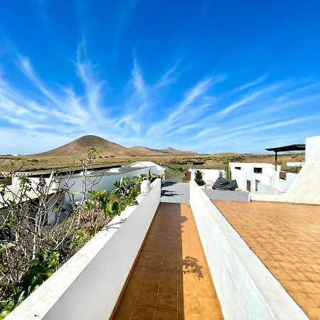 컨트리하우스 Rural House In Finca With Views To Volcan, Tahice Lanzarote