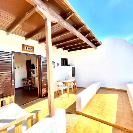 Rural House In Finca With Views To Volcan, Tahice Lanzarote