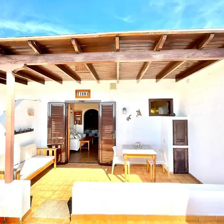Rural House In Finca With Views To Volcan, Tahice Lanzarote